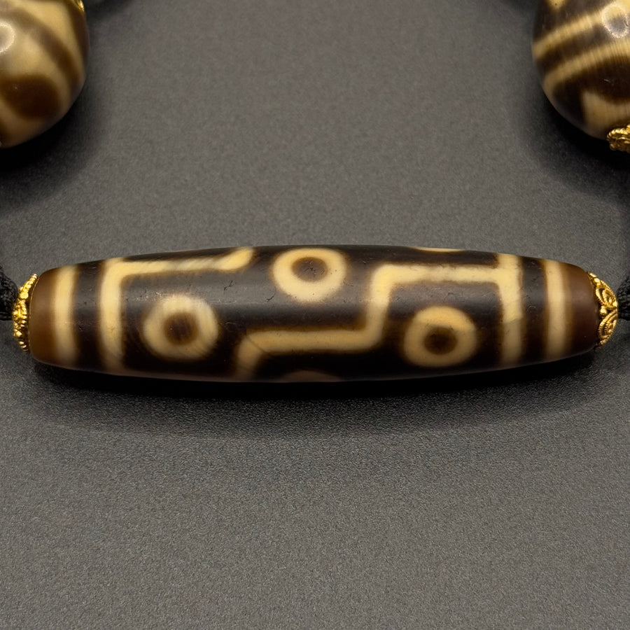 Nine-Eye & Daluo Tiger Tooth Dzi Bead Necklace（折线九眼&达洛双虎牙天珠项链）