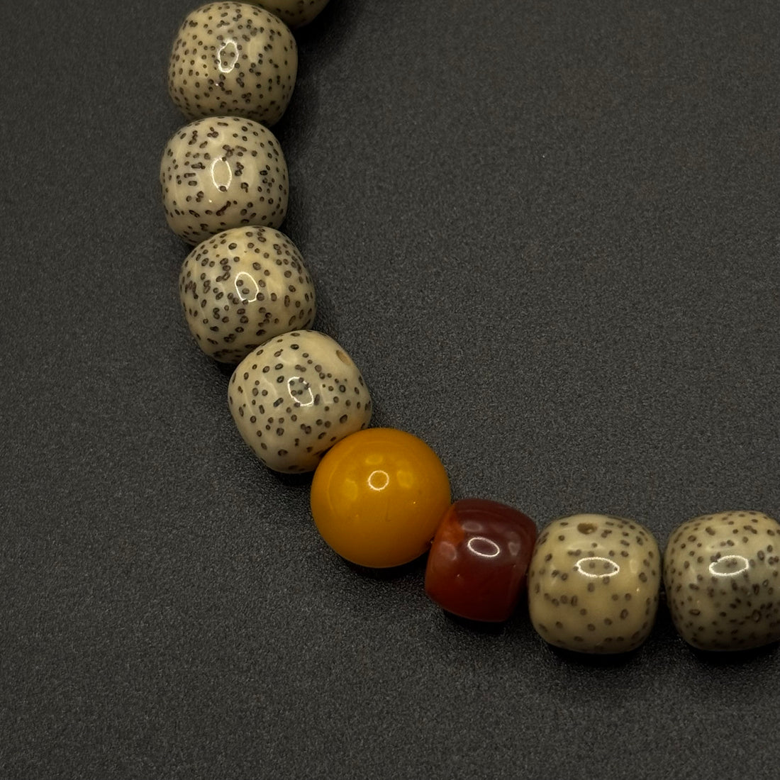 Star and Moon Bodhi & Amber &Southred Agate Bracelet (星月菩提玉石料&鸡油黄蜜蜡&南红&金刚杵手串）