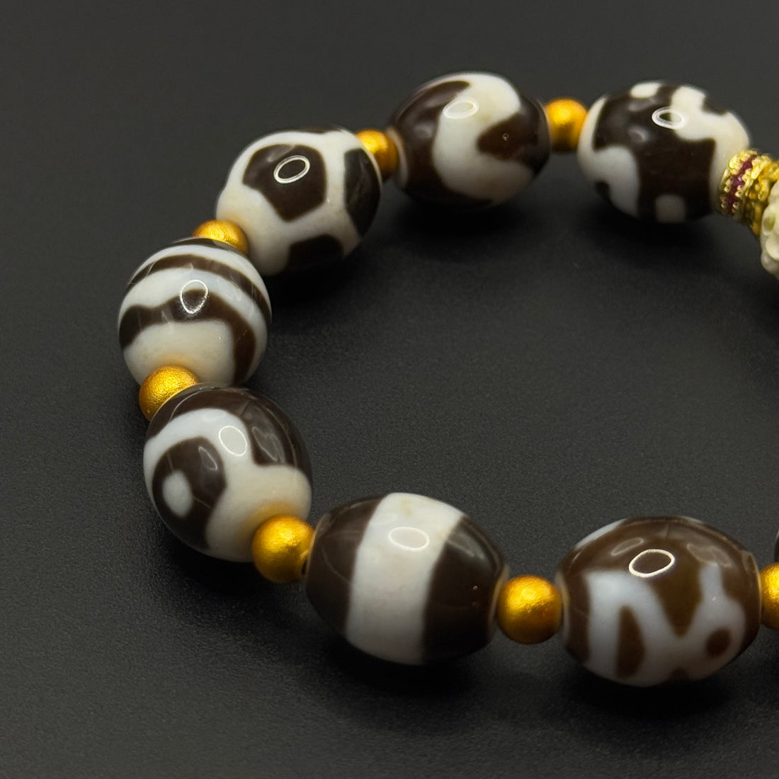 Porcelainized Multi-Treasure Dzi Bead Bracelet（猛犸绿度母瓷白多宝天珠）