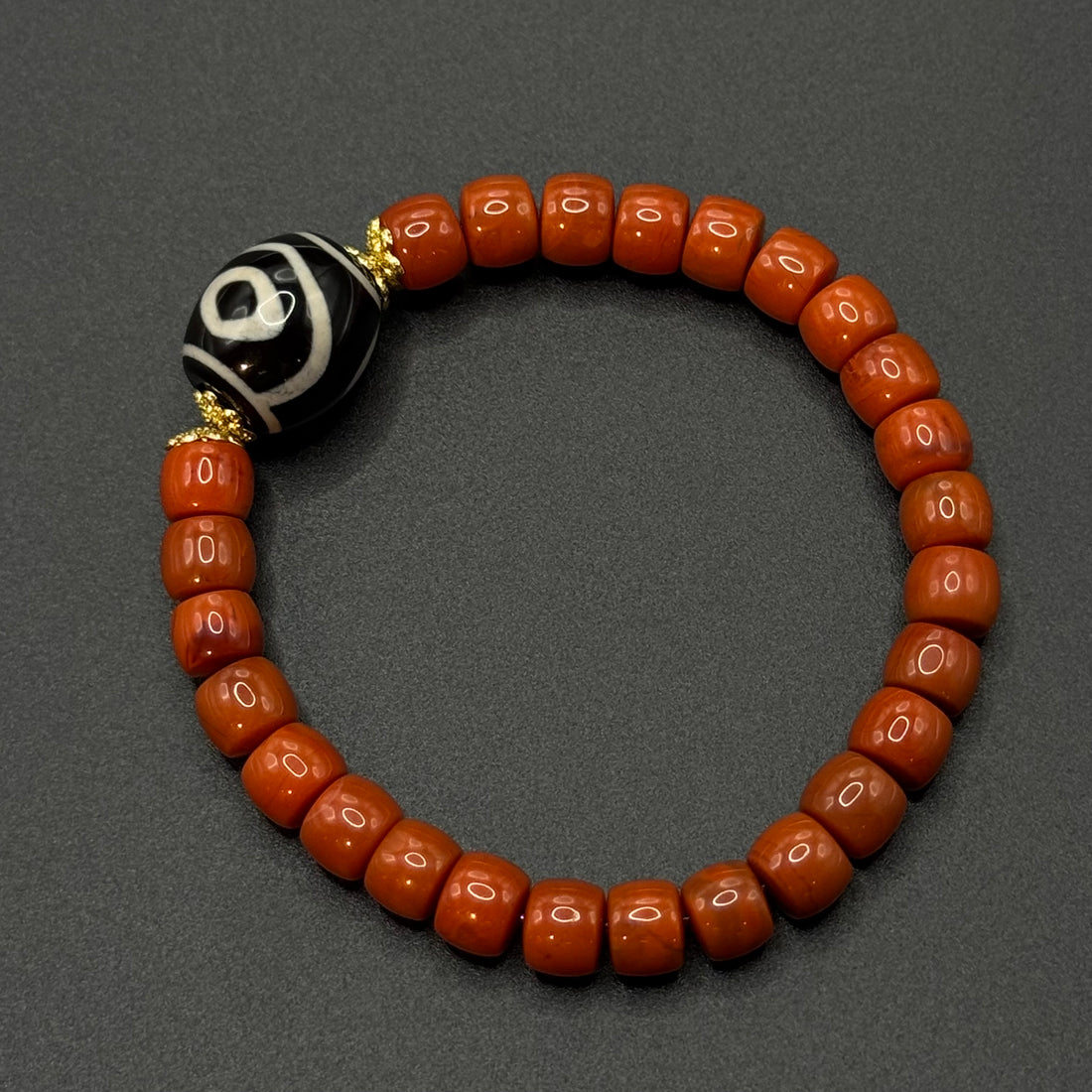 Two-Eye Dzi Bead SouthRed Agate Bracelet （二眼天珠南红手串）