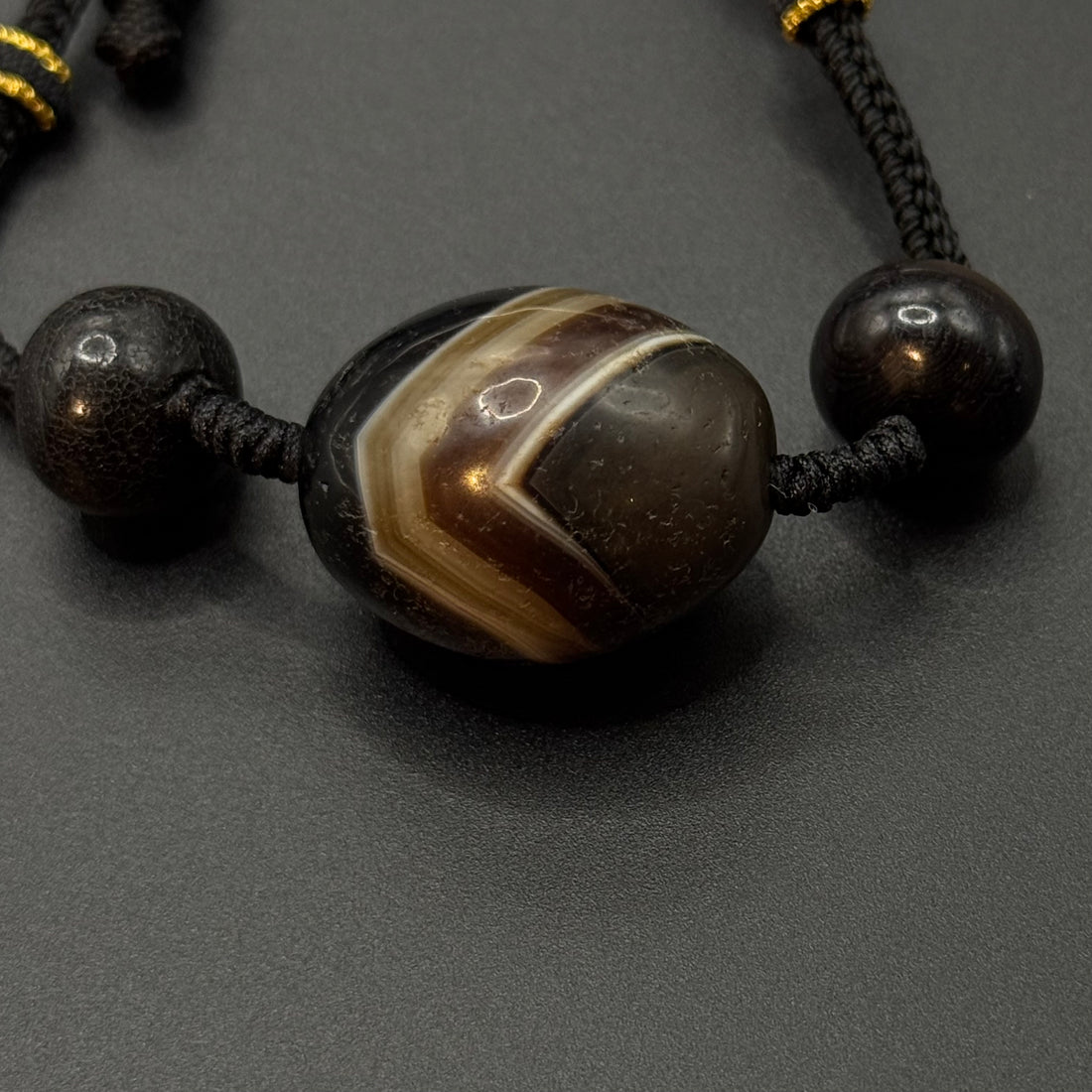 Banded Agate Dzi Bead Necklace（天然缠丝达洛玛瑙20 年）