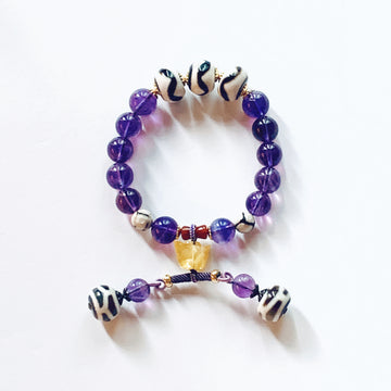 Three Tiger Tooth Dzi Bead Bracelet