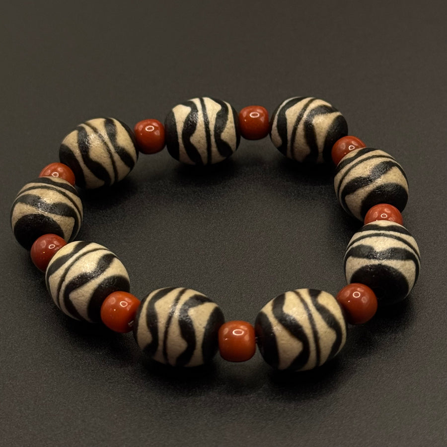 Dzi Bead &Southred Agate Bracelet (中线双虎牙天珠 &锦红色南红）