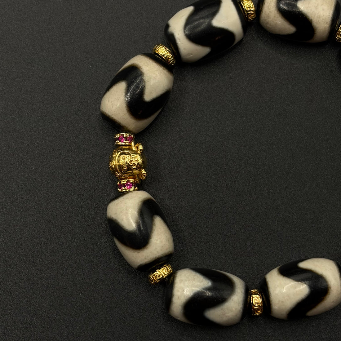 Tiger Tooth Dzi Bead Bracelet（虎牙天珠牦牛骨手串）