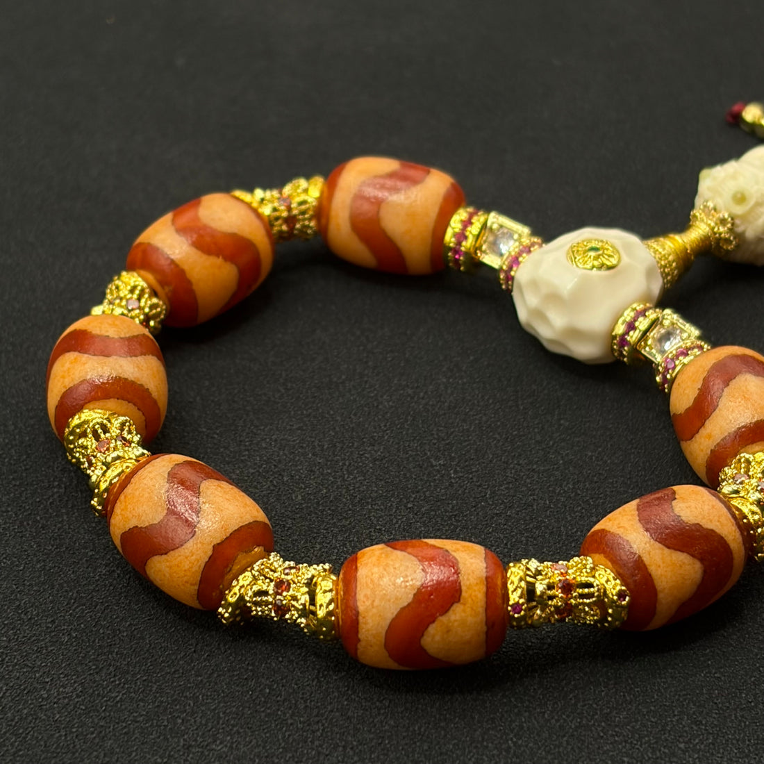 TigerTooth Dzi bead & Green tara Bracelet （虎牙天珠配猛犸雕刻绿度母手串）