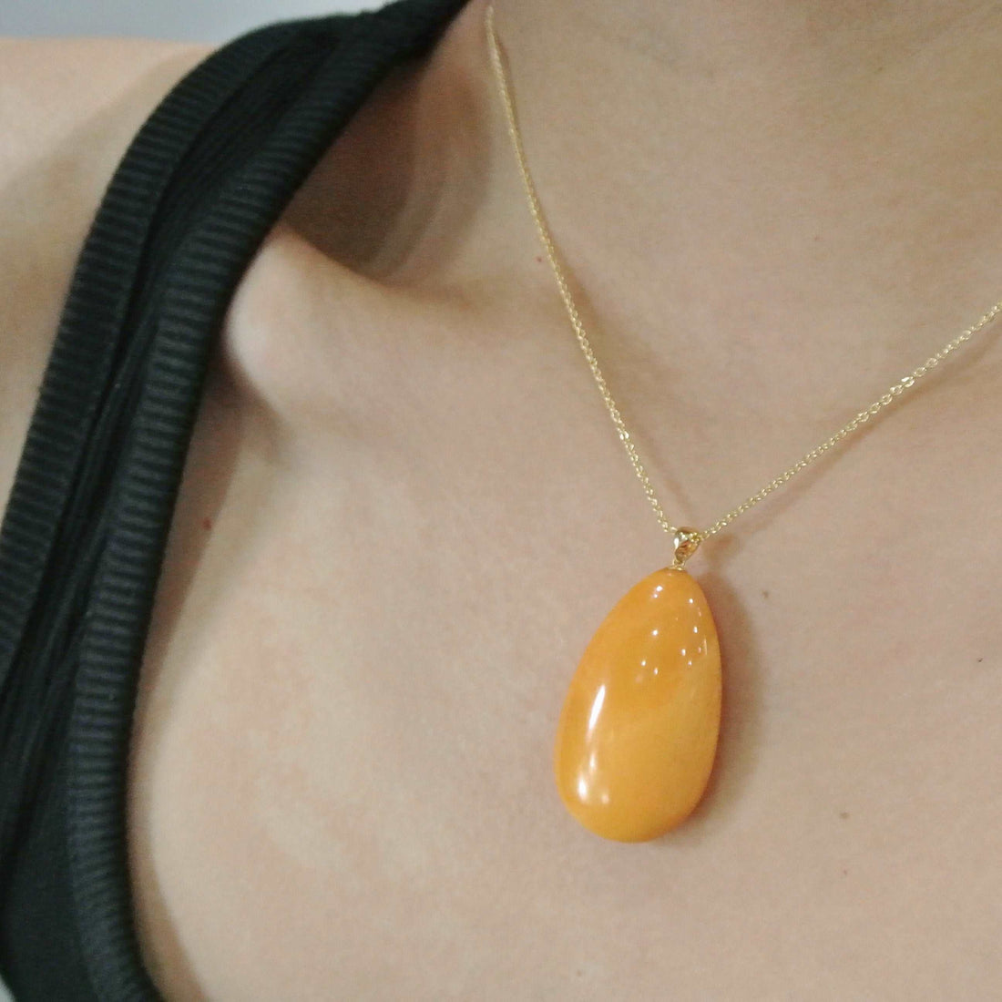 18K Gold Old Amber Necklace