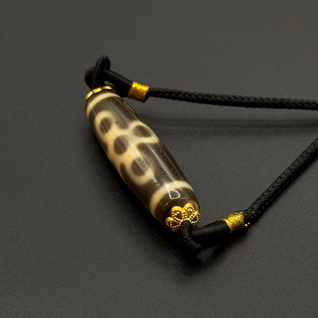 Lightning Five-Eye Dzi Bead（闪电五眼天珠）