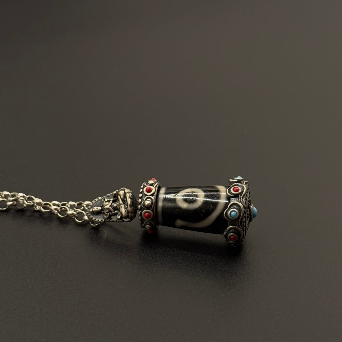 Three eyed Dzi bead Necklace (观音宝盖三眼天珠银项链)