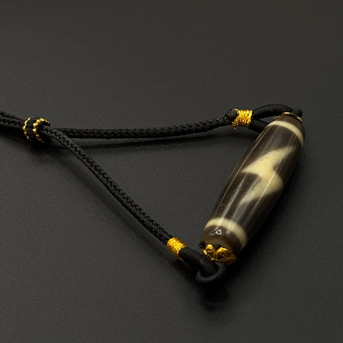 Lightning Five-Eye Dzi Bead（闪电五眼天珠）