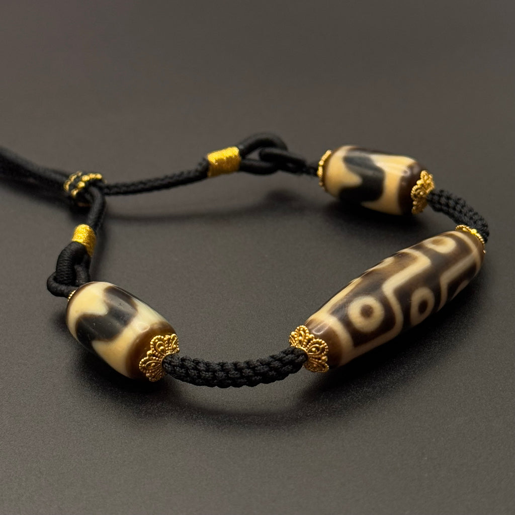 Nine-Eye & Tiger Tooth Dzi Bead Necklace（折线九眼&双虎牙天珠项链）