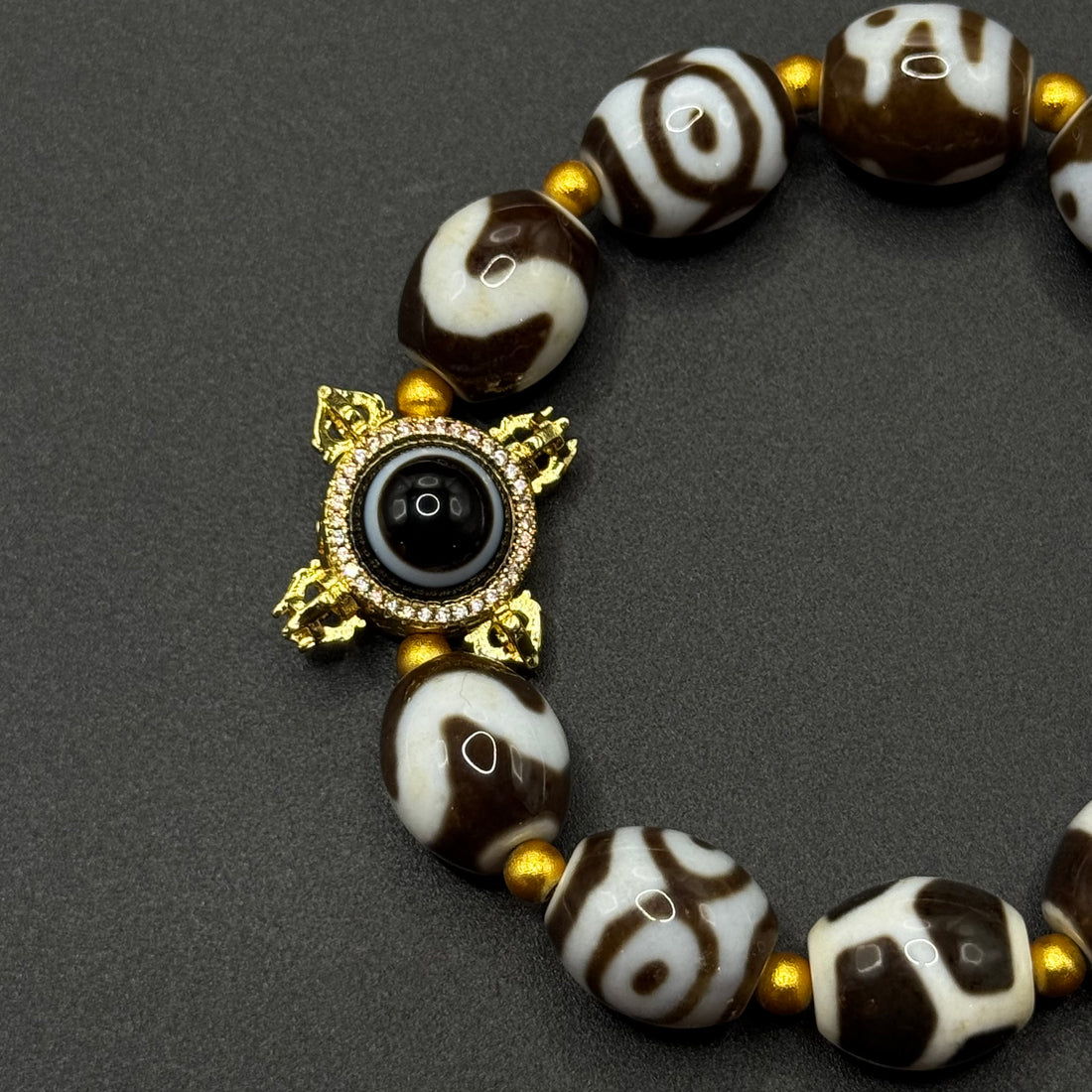 Porcelainized Multi-Treasure Dzi Bracelet（瓷白玛瑙多宝天珠 &板眼天珠）