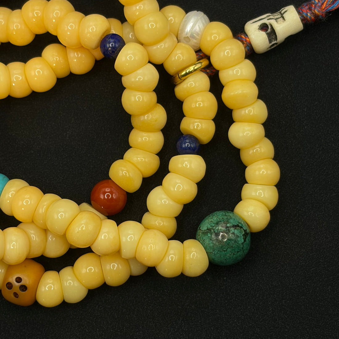 108 Da Chang Beads Bracelet – Handcrafted from Camel Bone （驼骨大肠108颗＆黄财神法眼唐卡）
