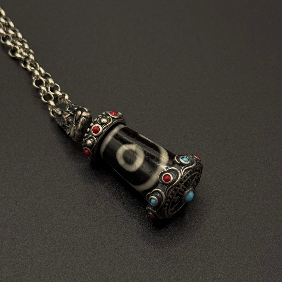 Three eyed Dzi bead Necklace (观音宝盖三眼天珠银项链)