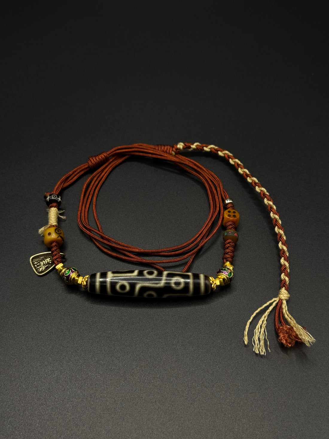 Nine-Eyed Dzi Bead (黑金双线折线九眼天珠项链&扎基拉姆）