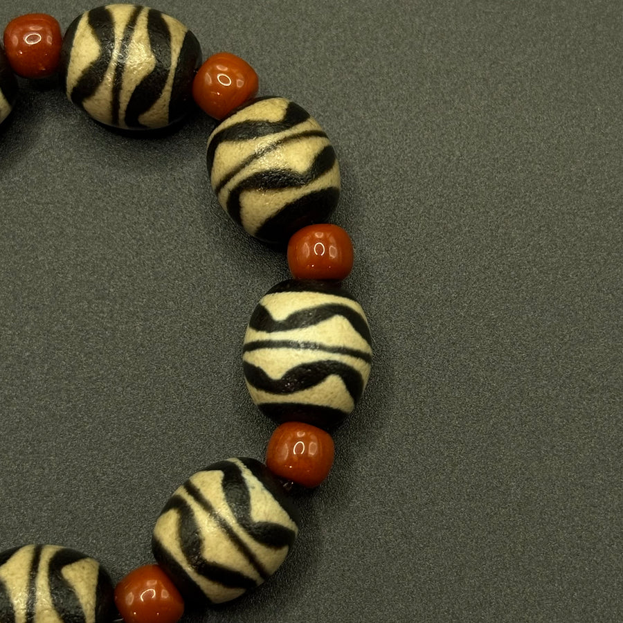 Dzi Bead &Southred Agate Bracelet (中线双虎牙天珠 &锦红色南红）
