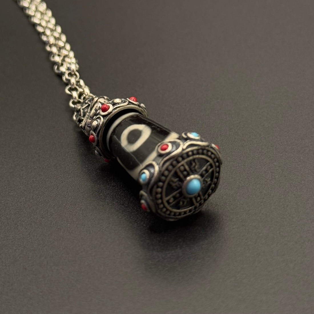 Three eyed Dzi bead Necklace (观音宝盖三眼天珠银项链)