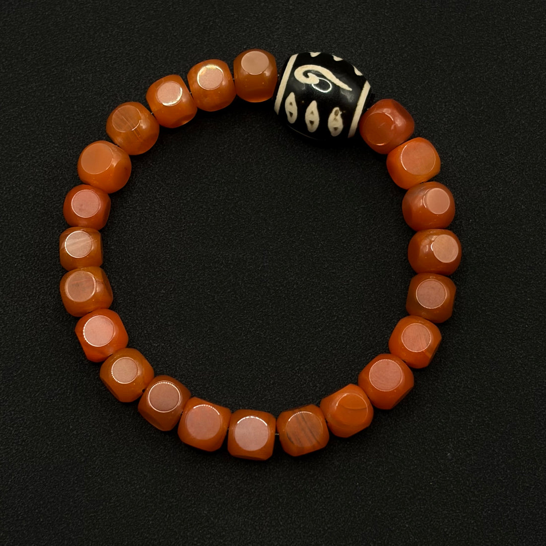 Southred Agate & Nine-eyed Dzi bead (方糖南红&九眼天珠）
