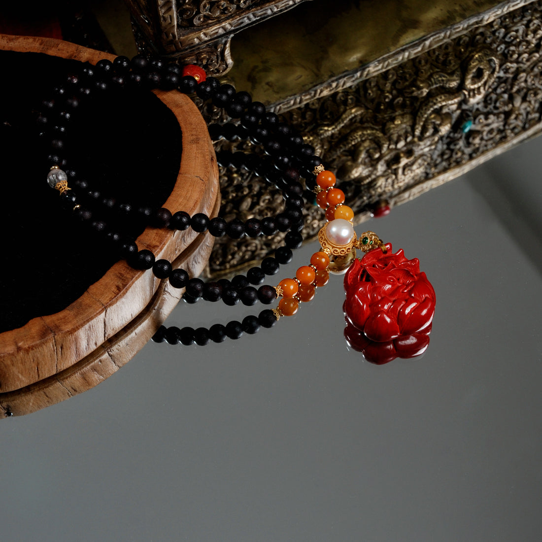 Cinnabar Nine tailed Fox & Scented Rosewood Necklace (朱砂九尾狐配降真香)