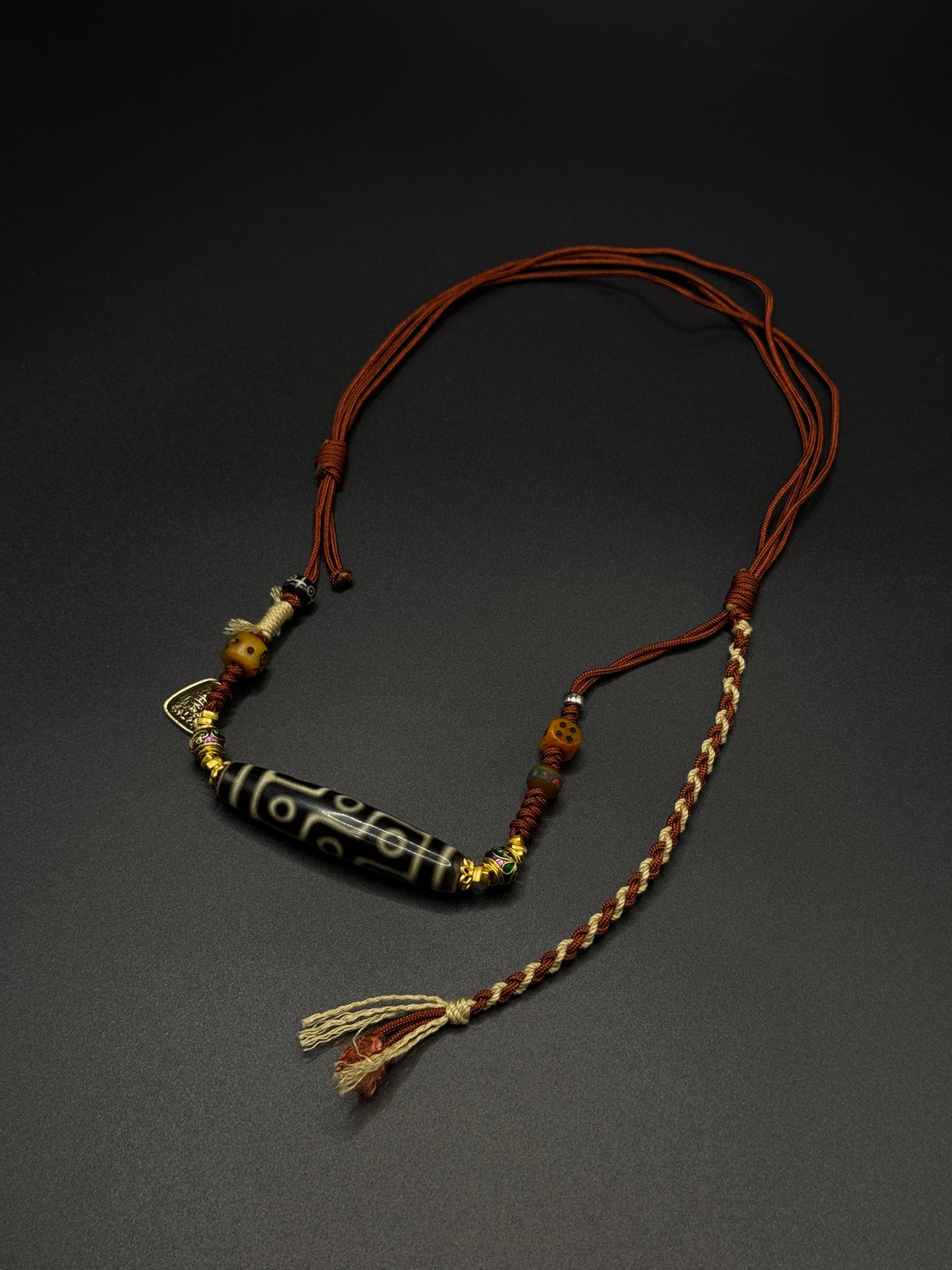 Nine-Eyed Dzi Bead (黑金双线折线九眼天珠项链&扎基拉姆）