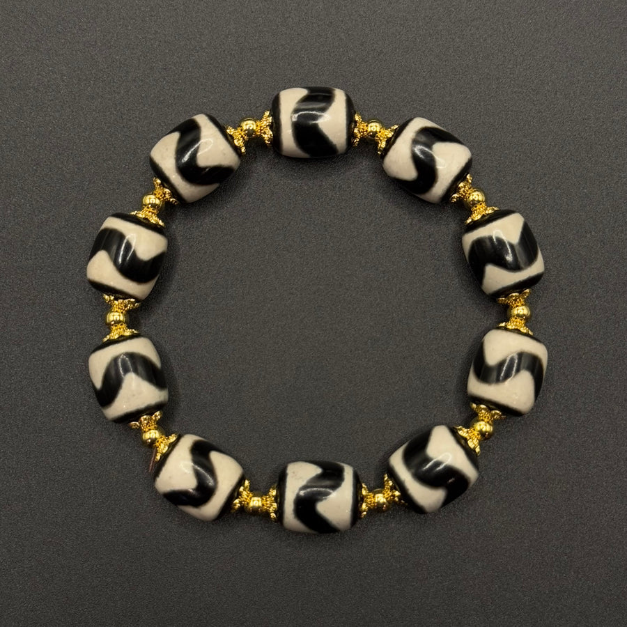 Tiger Tooth Dzi Bead Bracelet（虎牙天珠手串）