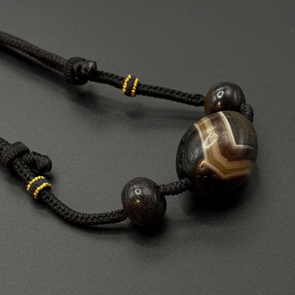 Banded Agate Dzi Bead Necklace（天然缠丝达洛玛瑙20 年）