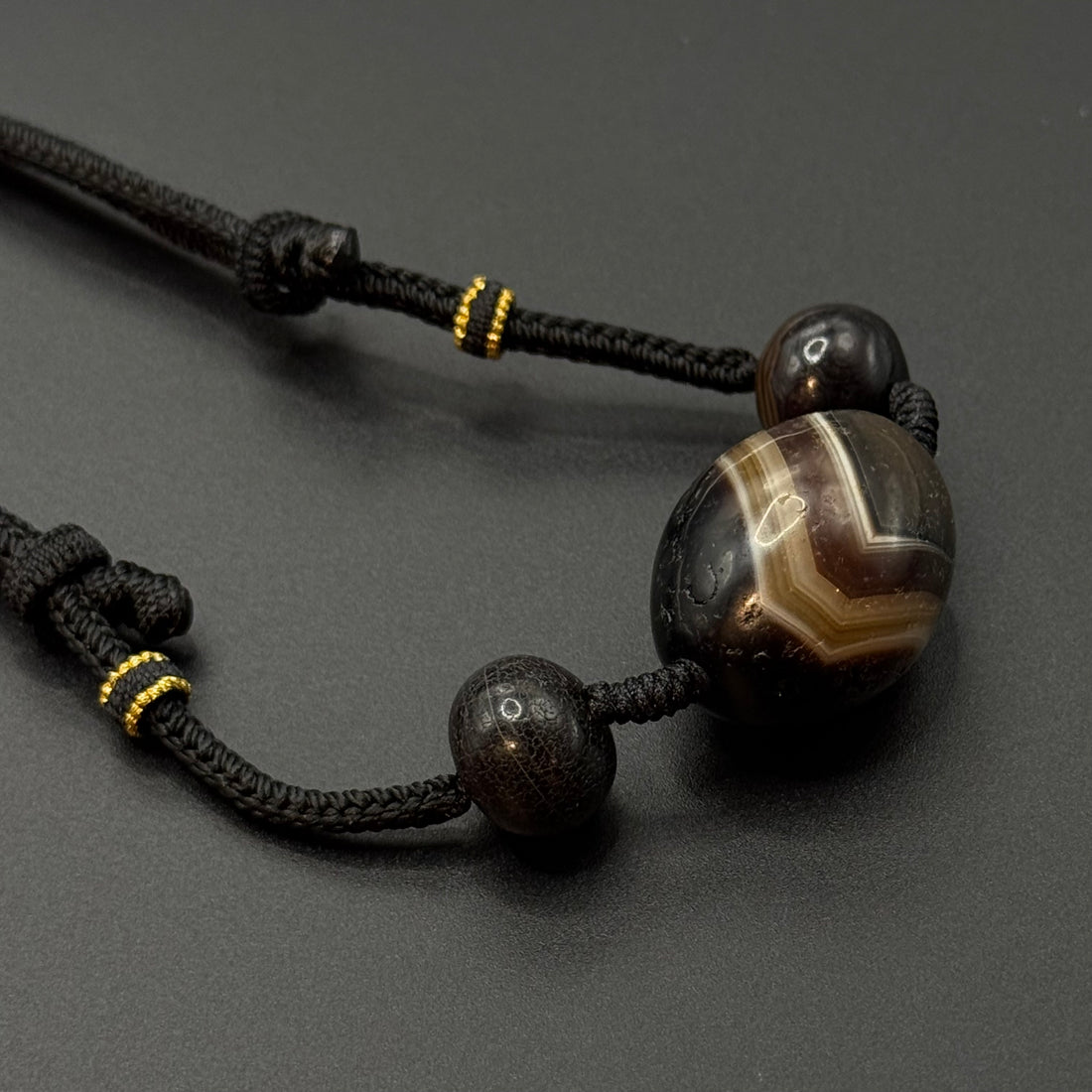 Banded Agate Dzi Bead Necklace（天然缠丝达洛玛瑙20 年）