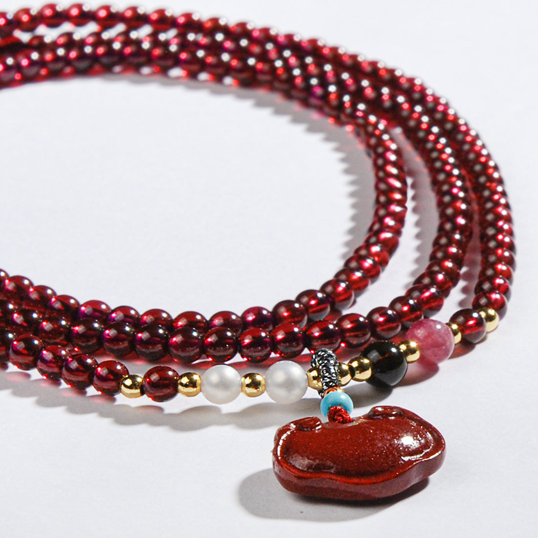 Four-circle garnet with cinnabar small lock bracelet