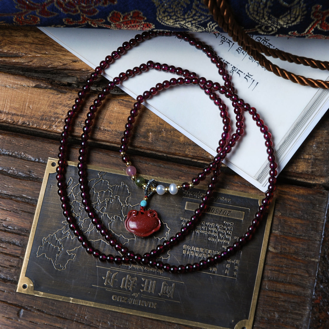Four-circle garnet with cinnabar small lock bracelet