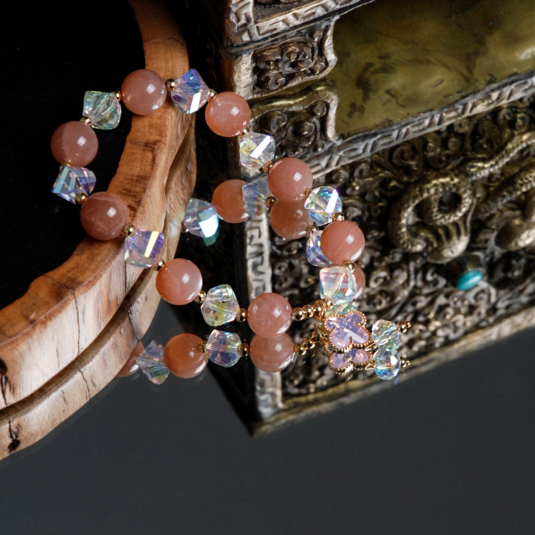 Sunstone crystal spliced four-leaf flower bracelet