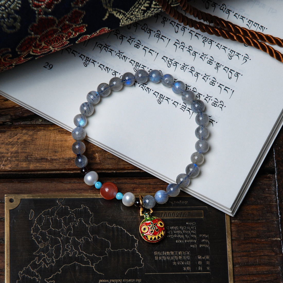 Gray  Moonstone pearl spliced gold-swallowing beast pendant bracelet