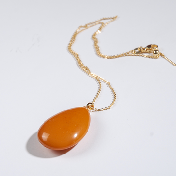 18K Gold Old Amber Necklace