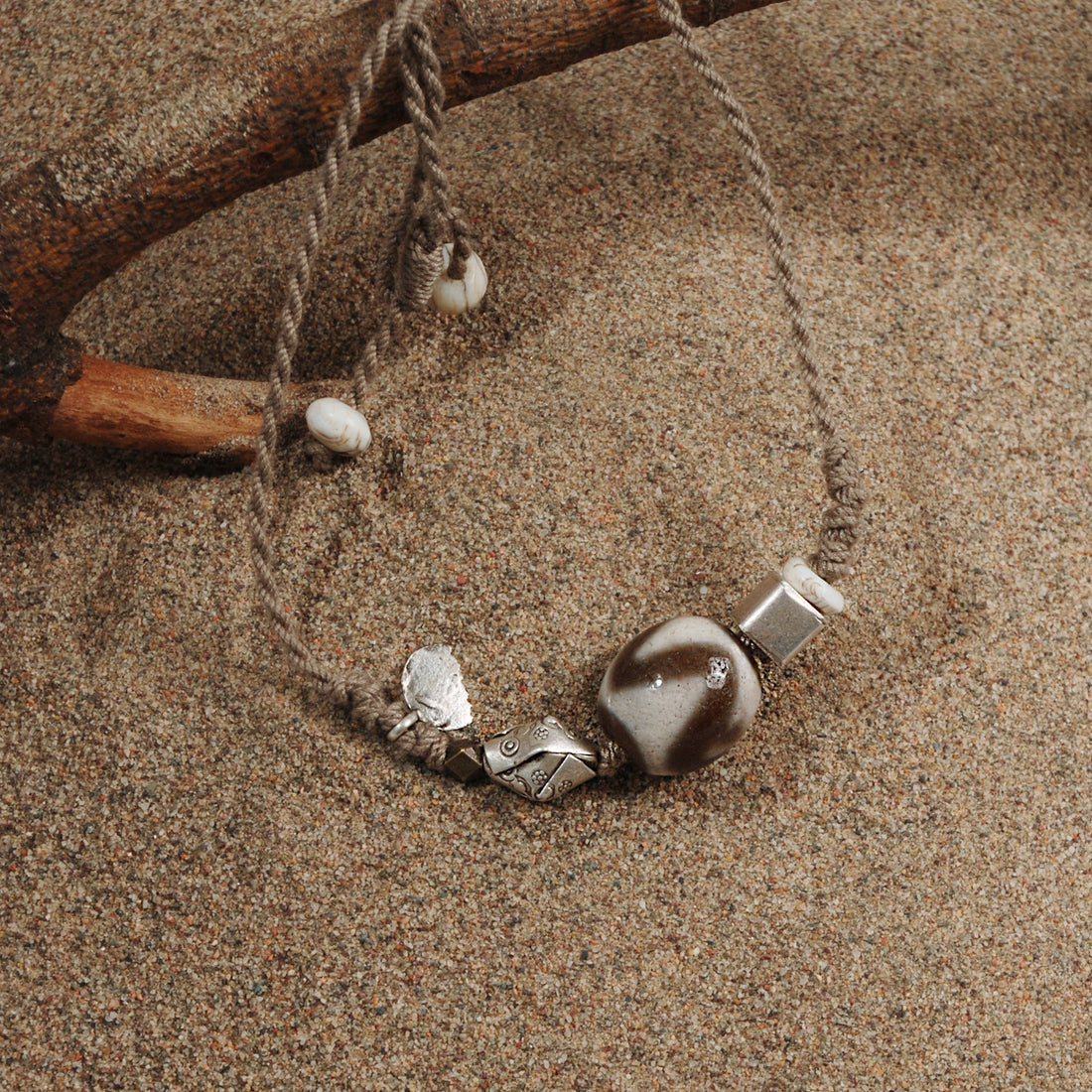 Tiger Tooth Dzi Bead Necklace（虎牙天珠）